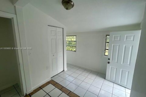 Villa ou maison à louer à Miami, Floride: 3 chambres, 95.22 m2 № 1965365 - photo 8
