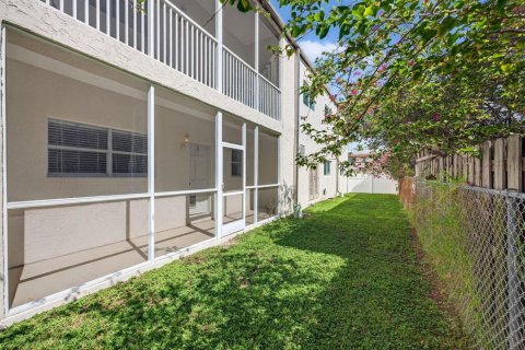 Condo in Pompano Beach, Florida, 1 bedroom № 2258184 - photo 18