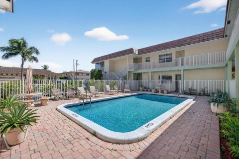 Condo in Pompano Beach, Florida, 1 bedroom № 2258184 - photo 20