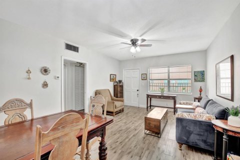 Condo in Pompano Beach, Florida, 1 bedroom № 2258184 - photo 5