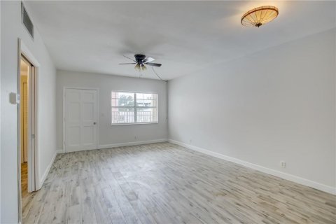 Condo in Pompano Beach, Florida, 1 bedroom № 2258184 - photo 6
