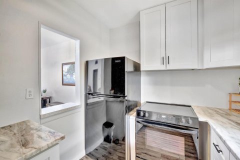 Condo in Pompano Beach, Florida, 1 bedroom № 2258184 - photo 8