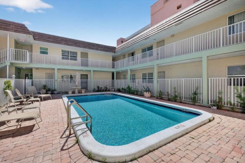 Condo in Pompano Beach, Florida, 1 bedroom № 2258184 - photo 22