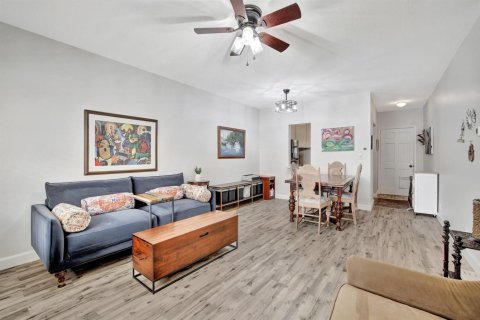 Condo in Pompano Beach, Florida, 1 bedroom № 2258184 - photo 2