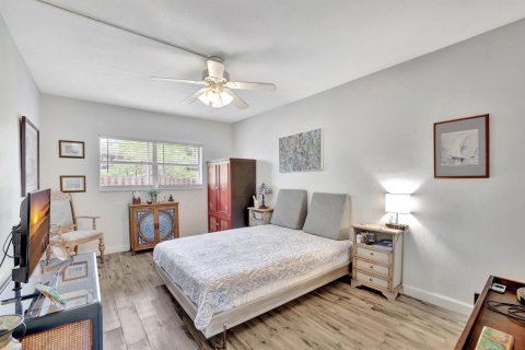 Condo in Pompano Beach, Florida, 1 bedroom № 2258184 - photo 12