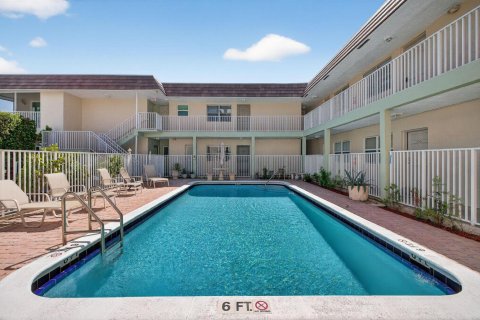 Condo in Pompano Beach, Florida, 1 bedroom № 2258184 - photo 21