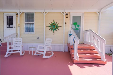 House in Key Largo, Florida 2 bedrooms, 71.35 sq.m. № 2052481 - photo 5