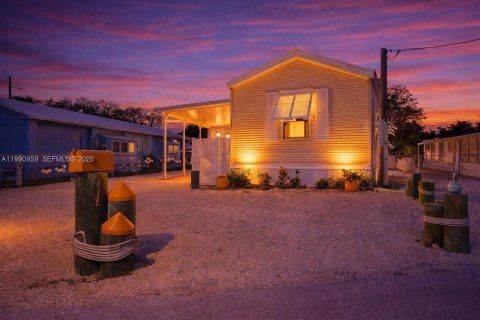 House in Key Largo, Florida 2 bedrooms, 71.35 sq.m. № 2052481 - photo 3