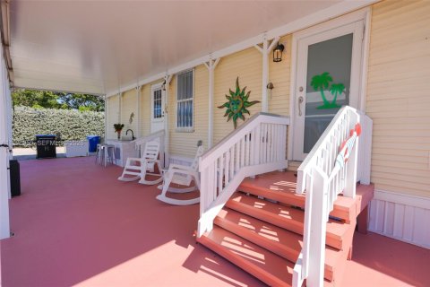 House in Key Largo, Florida 2 bedrooms, 71.35 sq.m. № 2052481 - photo 6