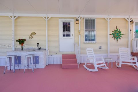 House in Key Largo, Florida 2 bedrooms, 71.35 sq.m. № 2052481 - photo 8