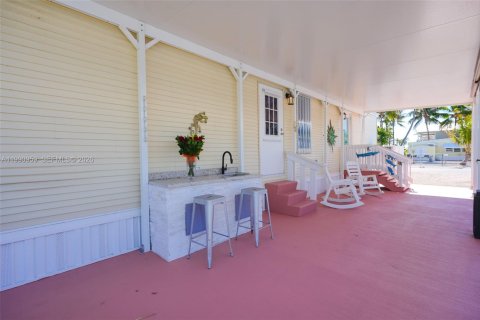 House in Key Largo, Florida 2 bedrooms, 71.35 sq.m. № 2052481 - photo 11