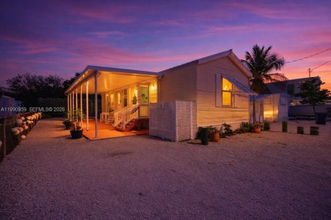 House in Key Largo, Florida 2 bedrooms, 71.35 sq.m. № 2052481