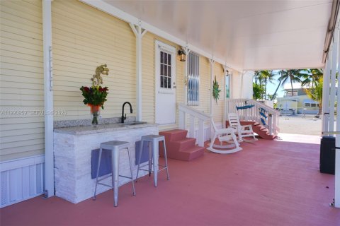 House in Key Largo, Florida 2 bedrooms, 71.35 sq.m. № 2052481 - photo 15