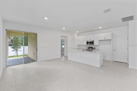 Casa en venta en Fruitland Park, Florida, 4 dormitorios, 139.45 m2 № 1780581 - foto 4