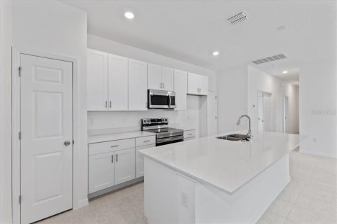 Casa en venta en Fruitland Park, Florida, 4 dormitorios, 139.45 m2 № 1780581 - foto 3