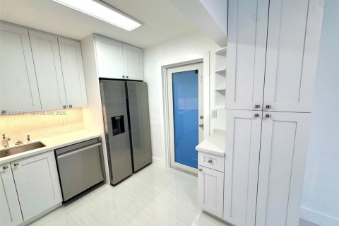 House in Wilton Manors, Florida 3 bedrooms, 123.1 sq.m. № 2088405 - photo 5