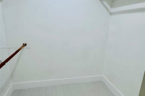 House in Wilton Manors, Florida 3 bedrooms, 123.1 sq.m. № 2088405 - photo 23