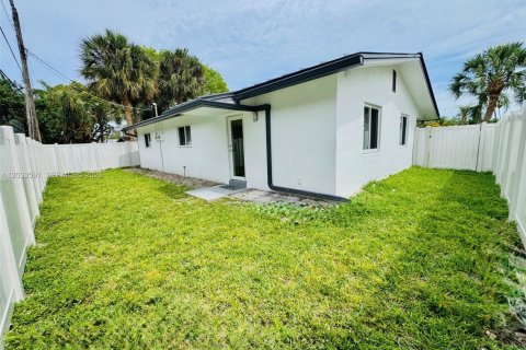 House in Wilton Manors, Florida 3 bedrooms, 123.1 sq.m. № 2088405 - photo 30