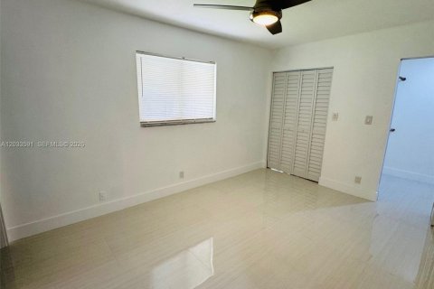 House in Wilton Manors, Florida 3 bedrooms, 123.1 sq.m. № 2088405 - photo 25