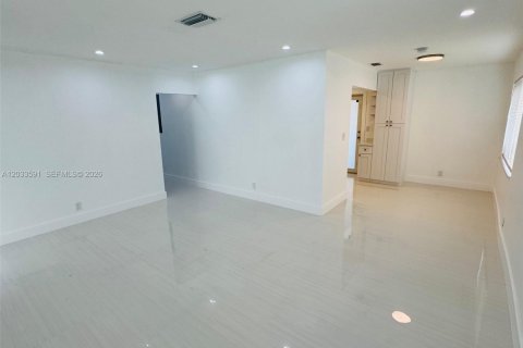 House in Wilton Manors, Florida 3 bedrooms, 123.1 sq.m. № 2088405 - photo 18