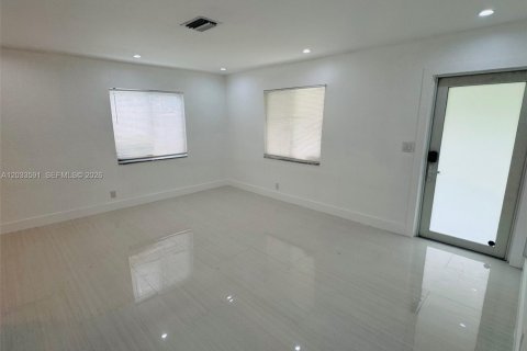 House in Wilton Manors, Florida 3 bedrooms, 123.1 sq.m. № 2088405 - photo 17