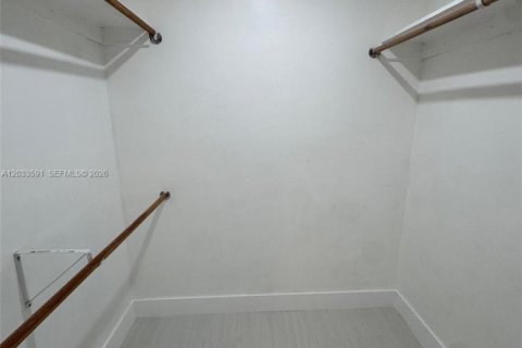 House in Wilton Manors, Florida 3 bedrooms, 123.1 sq.m. № 2088405 - photo 14