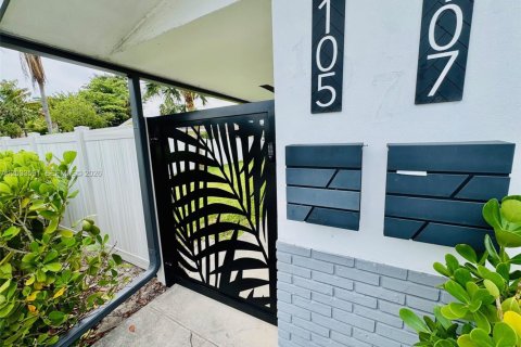 House in Wilton Manors, Florida 3 bedrooms, 123.1 sq.m. № 2088405 - photo 29