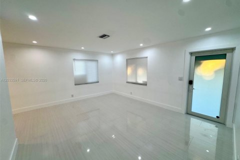 House in Wilton Manors, Florida 3 bedrooms, 123.1 sq.m. № 2088405 - photo 2