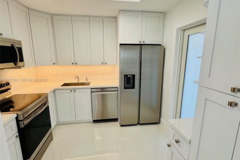 House in Wilton Manors, Florida 3 bedrooms, 123.1 sq.m. № 2088405 - photo 19