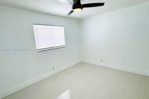 House in Wilton Manors, Florida 3 bedrooms, 123.1 sq.m. № 2088405 - photo 21