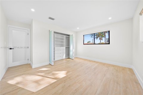 House in Davie, Florida 4 bedrooms, 170.38 sq.m. № 2040928 - photo 19