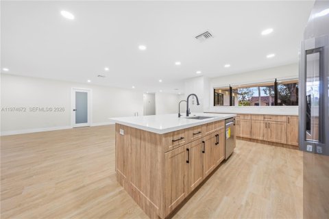 House in Davie, Florida 4 bedrooms, 170.38 sq.m. № 2040928 - photo 10