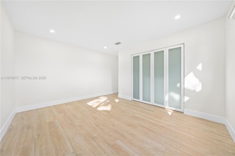 House in Davie, Florida 4 bedrooms, 170.38 sq.m. № 2040928 - photo 17