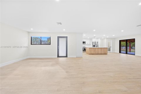 House in Davie, Florida 4 bedrooms, 170.38 sq.m. № 2040928 - photo 4