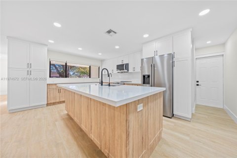 House in Davie, Florida 4 bedrooms, 170.38 sq.m. № 2040928 - photo 9