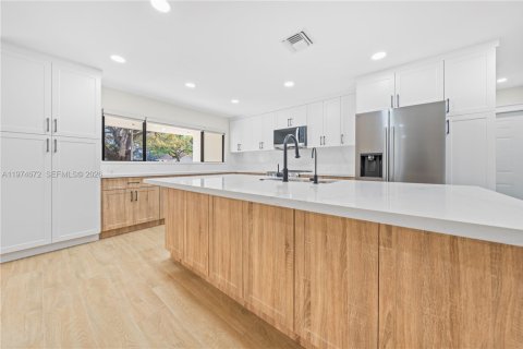 House in Davie, Florida 4 bedrooms, 170.38 sq.m. № 2040928 - photo 12