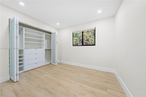 House in Davie, Florida 4 bedrooms, 170.38 sq.m. № 2040928 - photo 18