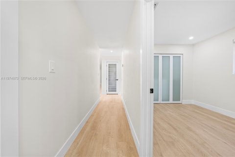 House in Davie, Florida 4 bedrooms, 170.38 sq.m. № 2040928 - photo 26