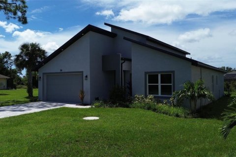 House in Rotonda, Florida 4 bedrooms, 155.8 sq.m. № 1912565 - photo 1