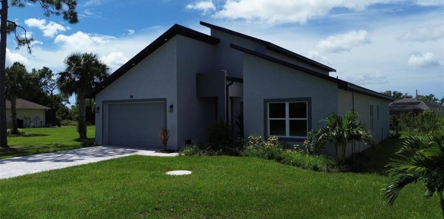 House in Rotonda, Florida 4 bedrooms, 155.8 sq.m. № 1912565
