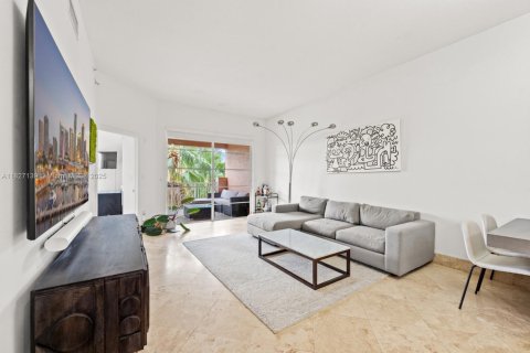 Condo in Miami Beach, Florida, 2 bedrooms № 1994272 - photo 5
