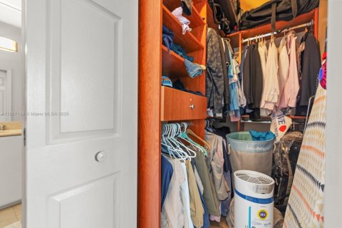 Condo in Miami Beach, Florida, 2 bedrooms № 1994272 - photo 17