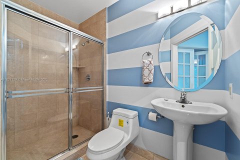 Condo in Miami Beach, Florida, 2 bedrooms № 1994272 - photo 18