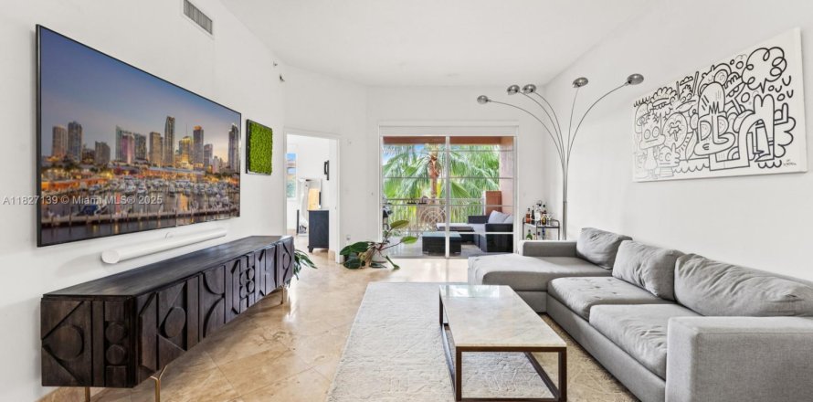 Condo in Miami Beach, Florida, 2 bedrooms № 1994272