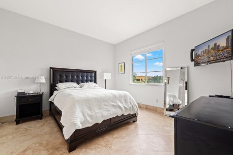 Condo in Miami Beach, Florida, 2 bedrooms № 1994272 - photo 8