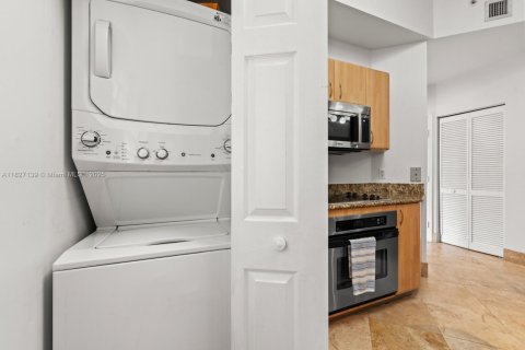 Condo in Miami Beach, Florida, 2 bedrooms № 1994272 - photo 21