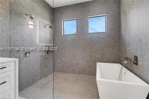 House in Naples, Florida 4 bedrooms, 268.3 sq.m. № 1867450 - photo 21