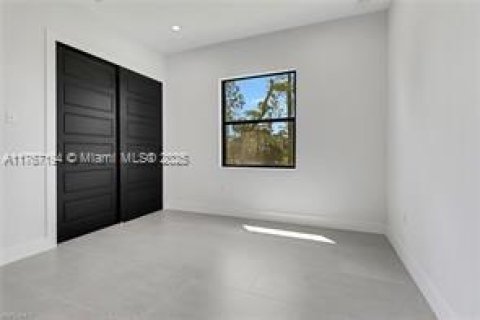 House in Naples, Florida 4 bedrooms, 268.3 sq.m. № 1867450 - photo 25