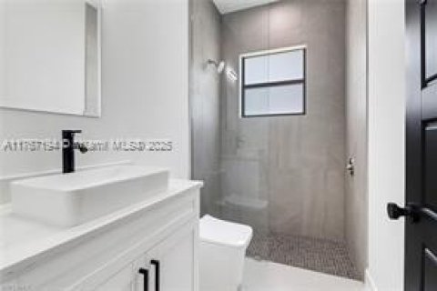 House in Naples, Florida 4 bedrooms, 268.3 sq.m. № 1867450 - photo 27