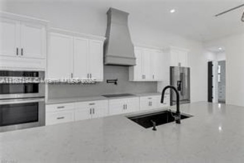 House in Naples, Florida 4 bedrooms, 268.3 sq.m. № 1867450 - photo 14